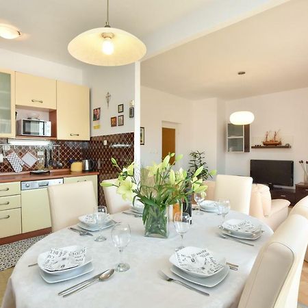Apartment Bezic Kaštela Екстериор снимка