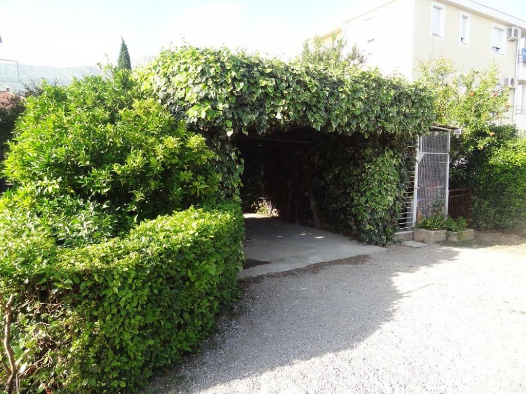 Apartment Bezic Kaštela Екстериор снимка