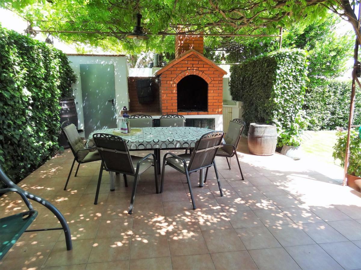 Apartment Bezic Kaštela Екстериор снимка