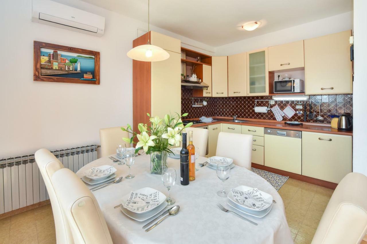 Apartment Bezic Kaštela Екстериор снимка
