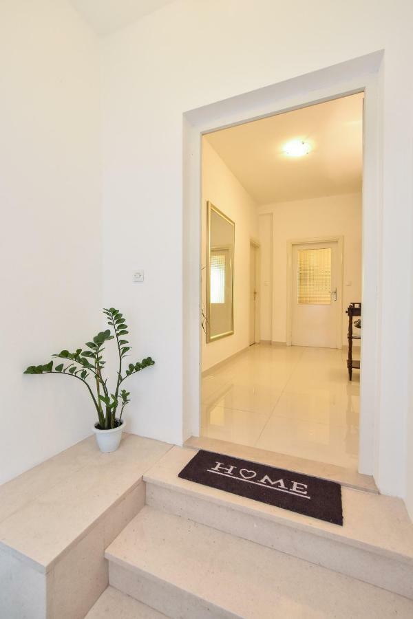 Apartment Bezic Kaštela Екстериор снимка